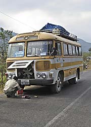 Bus to Xam Neua by Asienreisender